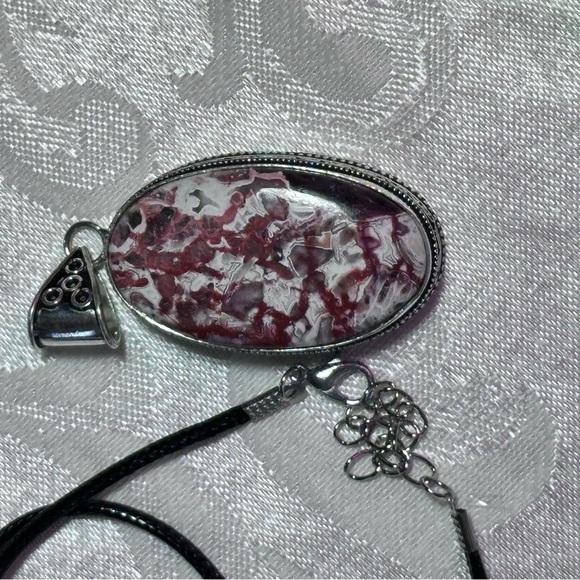 Unique CRAZY LACE AGATE Natural Organic Red and White Stone Pendant Necklace - Picture 11 of 11